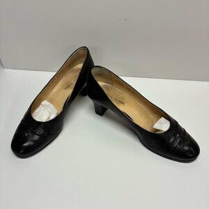 Women's black leather pumpsTaryn Rose